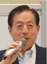 挨拶する太田昭宏会長代行